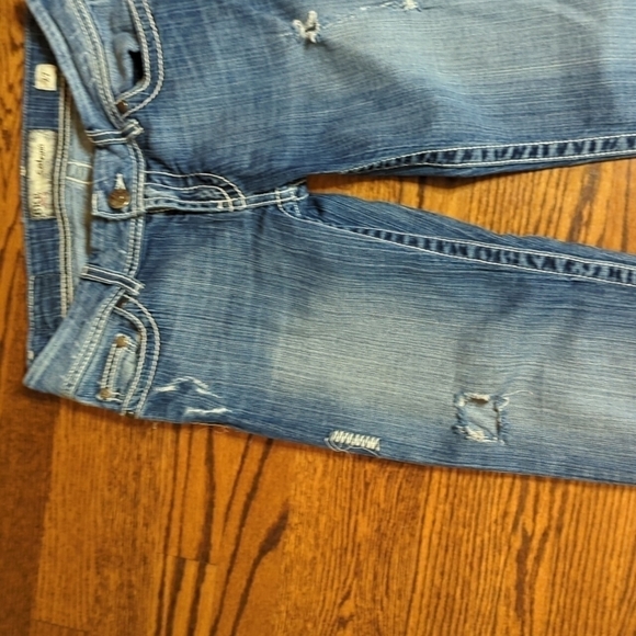 BKE Buckle Sabrina Cropped denim distressed Jeans Sz 27   Embroidery on pockets - Picture 2 of 8